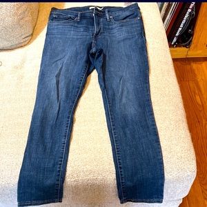 Levi 311 shaping jeans 30 waist
